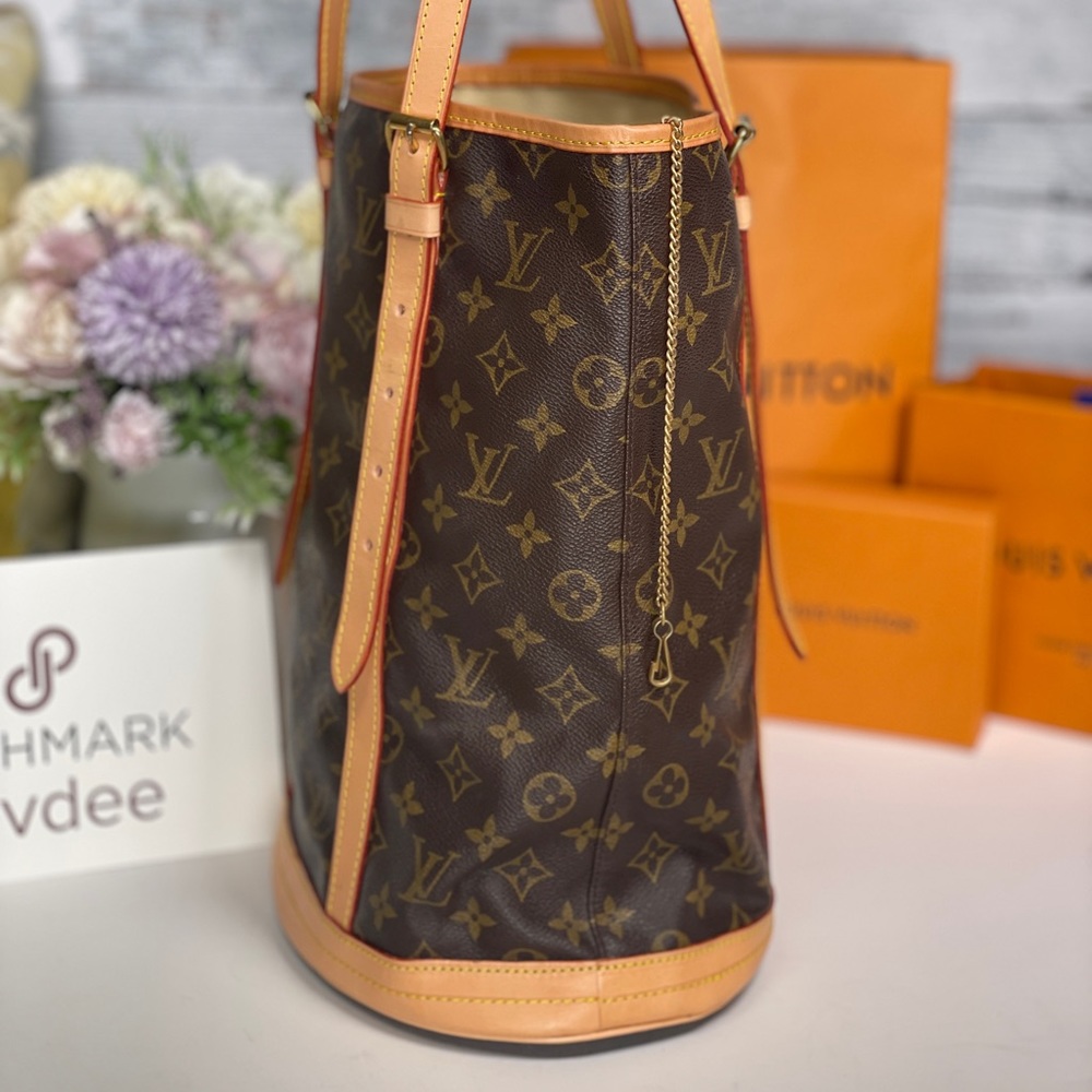 🎉SOLD 🎉Bucket GM (Large) Bag - Picture 4 of 14